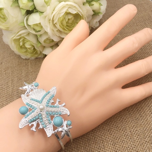 Blue Starfish Pearl Big Silver Hinged Bracelet - Picture 2 of 4